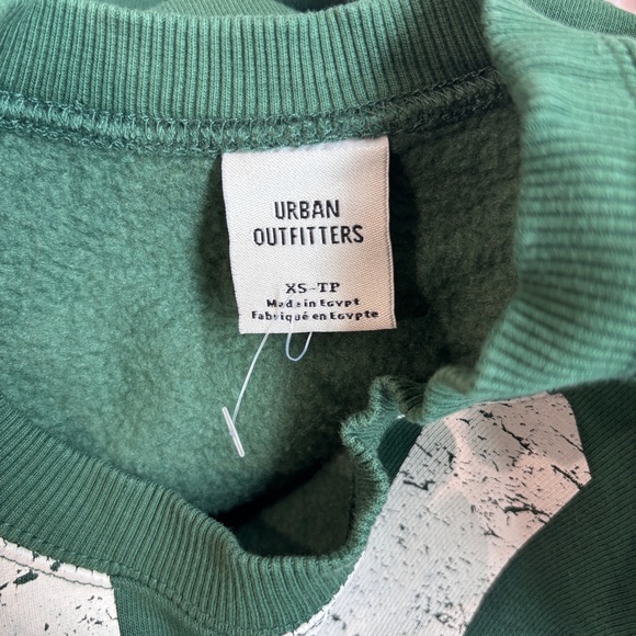 Urban Outfitters 1998 Graphic Cropped Crew Neck Pullover - Picture 7 of 8